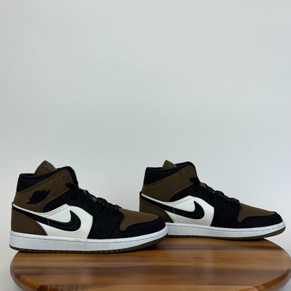 Womens Nike Air Jordan 1 Mid SE Olive Toe‎ Basketball Shoes Sneakers Size 9 M - Picture 2 of 12